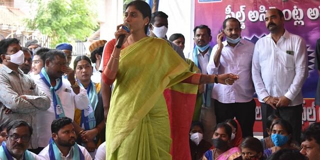 KCR can’t create jobs, but has audacity to sack people, says Sharmila