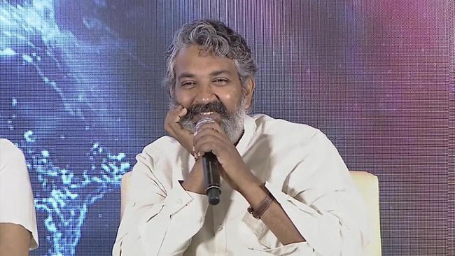 Rajamouli Cleverly Handles Questions About Mahesh’s Film!