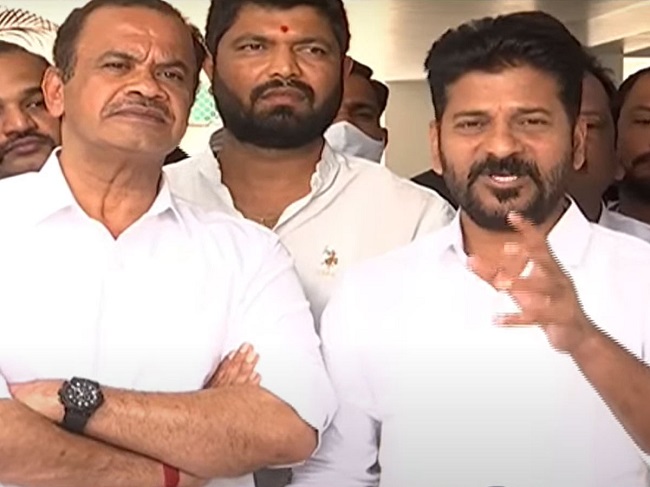 Congress cadre enthused as Revanth, Komatireddy come together