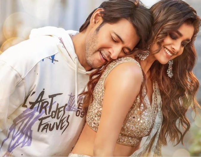 Mahesh and Keerthy’s romantic pose in SVP’s new poster