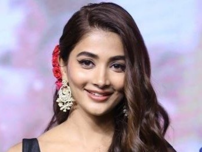 Pic Talk: Pooja Hegde sizzles in black saree for Acharya event