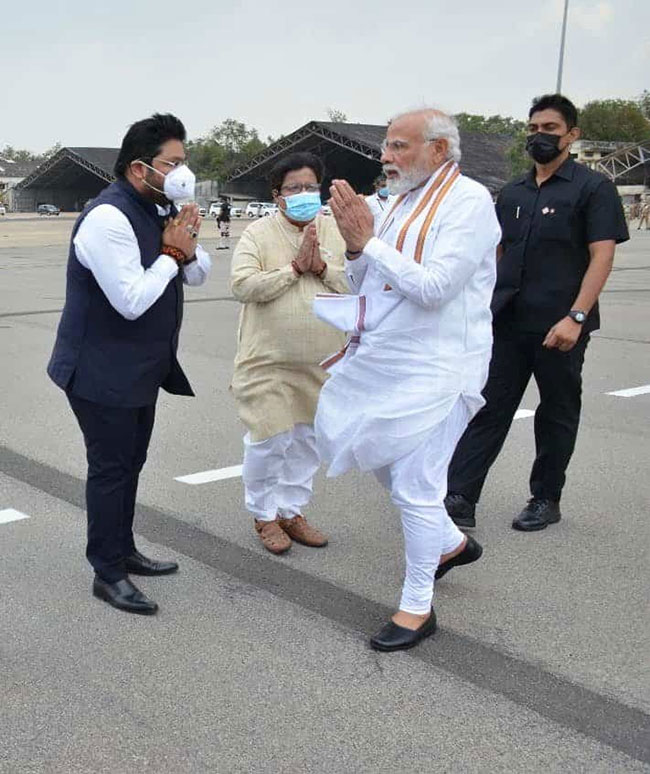 Why did this non-BJP man meet Narendra Modi at the airport?